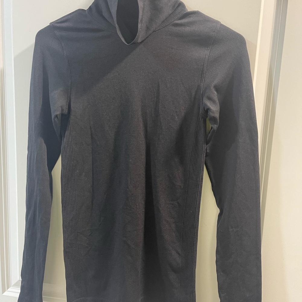 Black Long Sleeve Lululemon Turtleneck Size 6